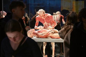 Körperwelten in Chemnitz: Schon fast 25.000 Tickets verkauft - Neben festen Ausstellungsorten wie in Berlin tourt die Wanderausstellung mit wechselnden Exponaten seit 1995.