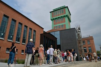 Kohlewelt im Erzgebirge öffnet: Dieses Programm ist im Bergbaumuseum geplant - In der Bauphase gab es Einblicke ins neue Museum, wofür sich eine lange Warteschlange bildete. Nun folgt die Wiederöffnung.
