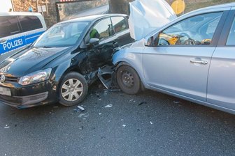 Kollision auf B 101 - zwei Verletzte - 