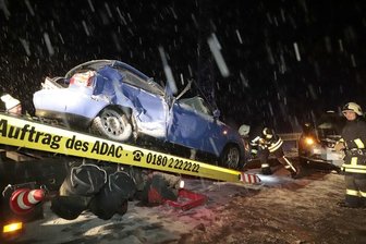 Kollision bei Schneetreiben: Fahrerin schwer verletzt -