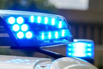 Kollision beim Überholen im Erzgebirge - Ein Unfall hat sich am Freitagmorgen zwischen Geyer und Zwönitz ereignet.