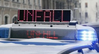 Kollision mit Leitplanke in Schöneck: 20.500 Euro Schaden -
