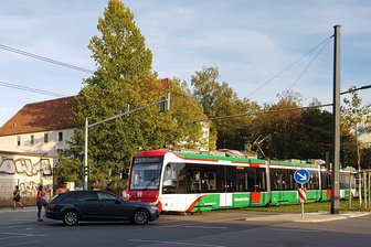 Kollision zwischen Straßenbahn und Audi -