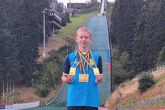 Kombinierer vom SSV Geyer startet furios in die neue Saison - Strahlte zurecht übers ganze Gesicht: Hannes Mey startete mit einem starken Auftritt in die neue Saison des Deutschen Schülercups.