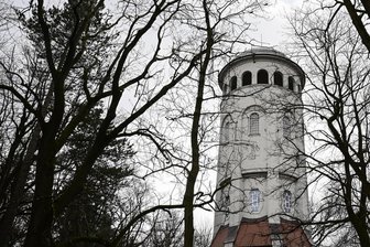 Kommen Kunstwerk und Lichtshow am Taurasteinturm in Burgstädt nun doch? - Der Taurasteinturm in Burgstädt: Künstler Via Lewandowsky soll dort ein Licht- und Sound-Projekt installieren.