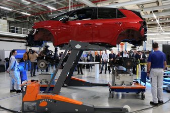 Kommentar: Das Zwickauer VW-Werk und die Kreislaufwirtschaft – Alte Autos, neue Chancen - Das Zwickauer VW-Werk ist seit Mittwoch das Kompetenzzentrum für Kreislaufwirtschaft im Konzern.