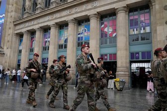 Kommentar: Olympia in Paris: Ist es das wert? - Soldaten patrouillieren vor dem Bahnhof Gare du Nord bei den Olympischen Sommerspielen 2024.