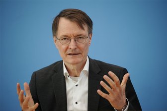 Kommentar: Opfer der Verzögerung wären die Patienten - Karl Lauterbach (SPD), Bundesminister für Gesundheit, stellt am Mittwoch die Krankenhausreform in der Bundespressekonferenz vor.