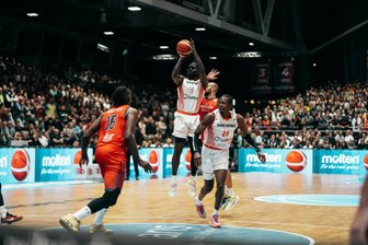 Kommentar vor dem Europapokalfinale der Niners Chemnitz: Brennt die Messe ab! - Aher Uguak im Spiel der Niners Chemnitz gegen Istanbul.