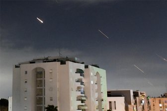 Kommentar: Warum der Angriff auf Israel bei allem Schrecken noch hoffen lässt - Das israelische Luftabwehrsystem „Iron Dome“ feuert, um vom Iran abgefeuerte Raketen abzufangen.