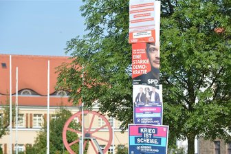Kommentar: Was der Wahlsieg der AfD in der Region Freiberg für die CDU bedeutet - Wahlplakate an der Leipziger Straße in Freiberg. Die CDU holte in der Stadt die meisten Erst- und Zweistimmen.