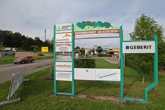 Kommentar: Zeit für einen Neuanfang - Um die Gewerbegebiete „Am Auersberg“ (im Bild) und „Achat“ tobt der Streit der beiden Kommune.