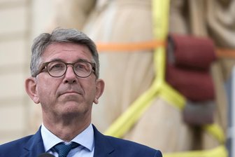Kommentar zu Äußerungen des Kulturstaatsministers: Konservatives Angstbeißen - Kulturstaatsminister Wolfram Weimer sorgt mit seinem Vergleich von AfD und Linkspartei für Kritik.