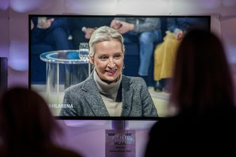 Kommentar zu Alice Weidel und homophoben Einstellungen in ihrer Partei: Nicht täuschen lassen! - AfD-Kanzlerkandidatin Alice Weidel wurde in der ARD-Wahlarena vom Publikum zu ihrer Einstellung über die rechtliche Stellung von Homosexuellen befragt.