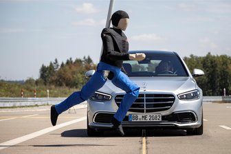 Kommentar zu Assistenzsystemen in Neuwagen: Umstrittene Retter - Helfen Assistenzsysteme, die Verkehrssicherheit zu erhöhen? Die Meinungen dazu gehen auseinander.