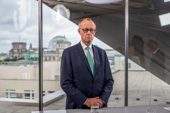 Kommentar zu Bürgergeld-Einsparungen: Merz weckt zu hohe Erwartungen - Fordert beim Bürgergeld Einsparungen von 10 Prozent: Bundeskanzler Friedrich Merz (CDU).