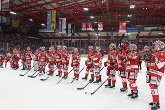 Kommentar zu den Eispiraten Crimmitschau und der Suche nach Ersatz für Mirko Sacher: Wann Handlungsbedarf besteht und wieviel Geld gebraucht wird - Die Eispiraten Crimmitschau stehen auf dem sechsten Platz.