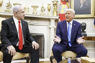 Kommentar zu den Gaza-Plänen des US-Präsidenten: Trumps Taktik wird nicht aufgehen - US-Präsident Donald Trump (rechts) erläutert im Beisein von Israelis Premierminister Benjamin Netanjahu seine Pläne für den Gazastreifen.