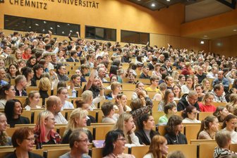 Kommentar zu den Kürzungsplänen an der TU Chemnitz: Falscher Bezug - 8500 Studierende hat die Uni aktuell. Es müssten mehr sein.