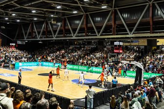 Kommentar zu den Vorfällen nach dem Spiel der Niners Chemnitz: Mal wieder drüber - Die Messe Chemnitz ist berühmt und bei Gegner auch berüchtigt für eine heiße Stimmung. Manchmal werden aber auch Grenzen überschritten.