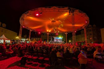 Kommentar zu Fabulix: Es ist nicht die Besucherzahl, die die Bedeutung dieses Festivals ausmacht - Fabulix: Das ist ein emotionales Gesamtkunstwerk aus Märchen, Musik, Farben und Fantasie – von dem sich ganz viele Menschen begeistern lassen.