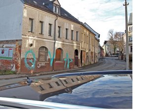 Kommentar zu Hausruinen: Crimmitschau räumt auf – doch der Gesetzgeber schläft - Häuserzeile Jakobsgasse 5 bis 9: Da sich die Hausruinen in Privatbesitz befinden, zieht sich der Erwerb Jahre hin.