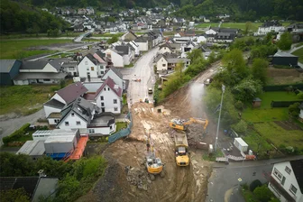 Kommentar zu Klimafolgen für Kommunen: Vorsorge ist besser als Nachsorge - Vor drei Jahren sorgte eine Flut für schwere Zerstörungen im Ahrtal.