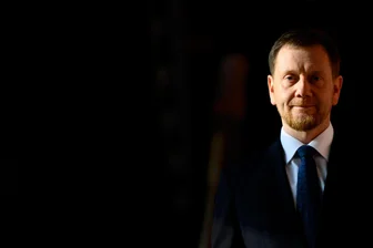 Kommentar zu Kretschmers Regierungserklärung: Wie viel Spielraum bekommt die Opposition wirklich? - In Sachsen neuerdings auf Unterstützung aus der Opposition angewiesen: Ministerpräsident Michael Kretschmer (CDU) führt nun CDU/SPD-Minderheitskoalition an.