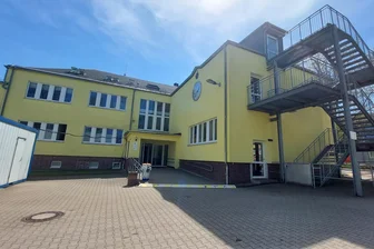 Kommentar zu Mörder-Auftritt in Schule im Erzgebirge: Schüler brauchen Vorbilder - Das Evangelische Schulzentrum Leukersdorf unterrichtet Kinder von der 5. Klasse bis zum Abitur und verfügt zudem über einen Oberschul-Zweig.
