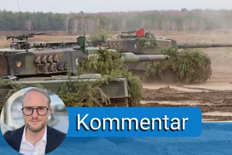 Kampfpanzer vom Typ Leopard 2 auf einem Truppenübungsplatz der Bundeswehr.