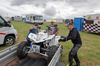 Kommentar zu rechtsextremen Symbolen am Ankerberg: Können Fakten lügen? - Die Ausrüstung der Spaß-Camper reichte in diesem Jahr von Flaggen und Kostümen bis Quads.