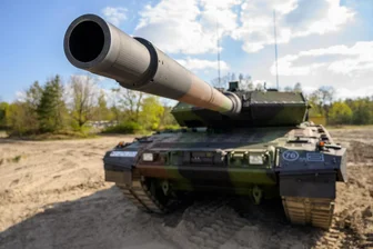 Kommentar zu Rüstungsexporten: Rekord, aber kein Skandal - Ein Kampfpanzer der Bundeswehr vom Typ Leopard 2: Wegen des russischen Angriffskrieges liefert Deutschland besonders viele Rüstungsgüter zur Verteidigung der Ukraine.