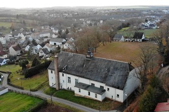 Kommentar zu Turnhallen-Rettern Steinpleis: Enthusiasmus allein repariert kein Dach - Die Steinpleiser wollen die Sanierung der Turnhalle weiter vorantreiben. Doch ohne Förderung funktioniert das nicht.