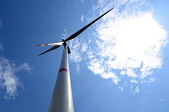 Kommentar zu Windkraftplänen am Spitzberg: Reden statt überrollen - 