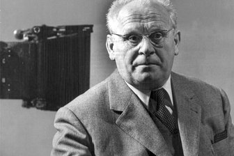 Kommentar zu Zwickau will Schule nach Gert Fröbe benennen: Goldrichtig - Gert Fröbe während der Dreharbeiten zu dem Film „Dollar“ von 1971.