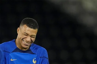 Kommentar zu „Zwickau will Trainingsstandort für EM 2024 werden“: Mbappé muss lachen - Frankreichs Kylian Mbappé, momentan der wahrscheinlich beste Spieler der Welt, wird wahrscheinlich nicht nach getaner Arbeit im „Dolce Freddo“ am Hauptmarkt sein Eis bestellen.