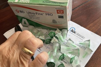 Kommentar zum Apotheken-Vertragspoker der IKK Classic: Mehr Respekt vor den Patienten, bitte! - Für apothekenübliche Hilfsmittel müssen Versicherte der IKK Classic jetzt längere Wege in Kauf nehmen.