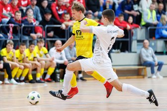 Kommentar zum Eklat beim Hallenpokal der „Freien Presse“: Das war ein böses Foul! - Das Foto vom Sonntag zeigt eine Szene aus dem Zwischenrundenspiel zwischen dem VFC Plauen und dem 1. FC Ranch Plauen.