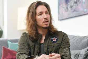            Der Sänger Gil Ofarim spricht.
