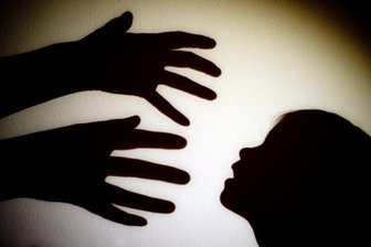 Kommentar zum Kampf gegen Kindesmissbrauch: Das geht alle an - Der sexuelle Missbrauch von Kindern verharrt in Deutschland auf hohem Niveau. Experten warnen vor allem vor den vielen verschiedenen Gefahren im Netz.