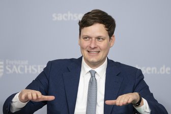 Kommentar zum Lehrermangel: In welcher Disziplin Sachsens Kultusminister Spitzenreiter ist - Sachsens Kultusminister Conrad Clemens (CDU).