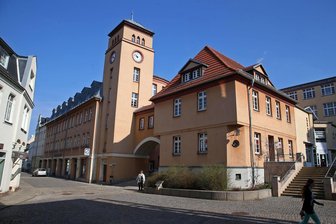 Kommentar zum Lichtensteiner Naturbad: Zu viel Heimlichkeit - Im Lichtensteiner Rathaus hält man viele Informationen zum Bad-Projekt unter Verschluss.
