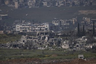 Kommentar zum Nahostkonflikt: Die Rückkehr zum Krieg - Zerstörte Gebäude im Gazastreifen. Israels Luftwaffe hat erneut Ziele in dem Palästinensergebiet angegriffen.