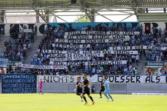 Kommentar zum Rechtsstreit zwischen dem Chemnitzer FC und Polster Catering: Der saure Apfel am Imbissstand könnte helfen - Die Fans haben ihre Meinung gebildet und im Stadion deutlich gemacht: Ex-Präsidentin Romy Polster und ihre Cateringfirma wollen sie nicht mehr im Stadion sehen.