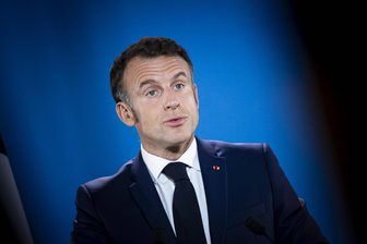 Kommentar zum Regierungssturz in Frankreich: Krise ist Macron-gemacht - Der Druck auf Frankreichs Präsidenten Emmanuel Macron wächst.