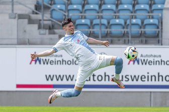 Kommentar zum Saisonstart des Chemnitzer FC: Jetzt zählt es auf dem Platz - Die Mannschaft des CFC um Niclas Walther startet am Donnerstag in die neue Saison in der Regionalliga Nordost.