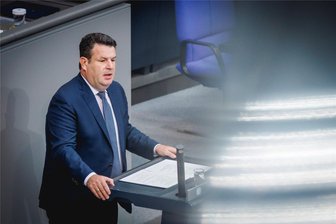 Kommentar zum Streit über das Rentenpaket - Hubertus Heil, Bundesminister für Arbeit und Soziales, spricht im Plenum zum Rentenpaket.