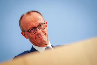 Kommentar zum Treffen Scholz-Merz: Taktische Meisterleistung - Unionsfraktionschef Friedrich Merz (CDU) hat dem Kanzler Kooperation in der Migrationspolitik auch ohne die Zustimmung der anderen Ampel-Koalitionspartner angeboten.