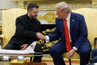 Kommentar zum Ukraine-Gipfel in Washington: Drei Lehren für Deutschland - Diesmal ging es ohne Eklat ab: US-Präsident Donald Trump (rechts) und der ukrainischen Präsident Wolodymyr Selenskyj beim Ukraine-Gipfel im Weißen Haus.