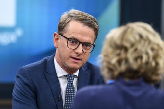 Kommentar zum Vorschlag für ein Familiensplitting: Linnemann hat die gesellschaftlichen Realitäten erkannt - CDU-Generalsekretär Carsten Linnemann hat sich im Polittalk bei Caren Miosga offen für die Einführung eines Familiensplittings gezeigt.